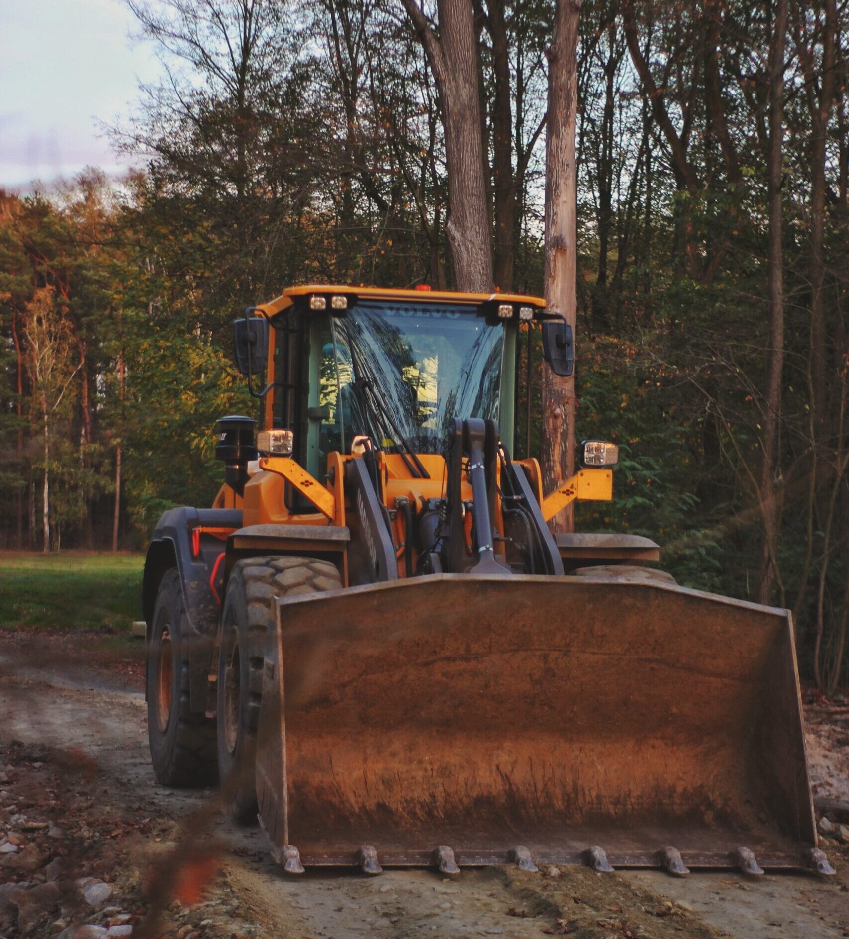 marius-le-9KkGdSQUjIs-unsplash tractor
